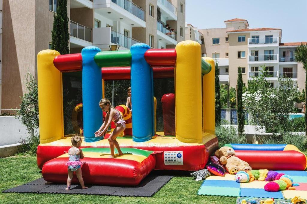 Elysia Park Apartments Paphos Exterior foto